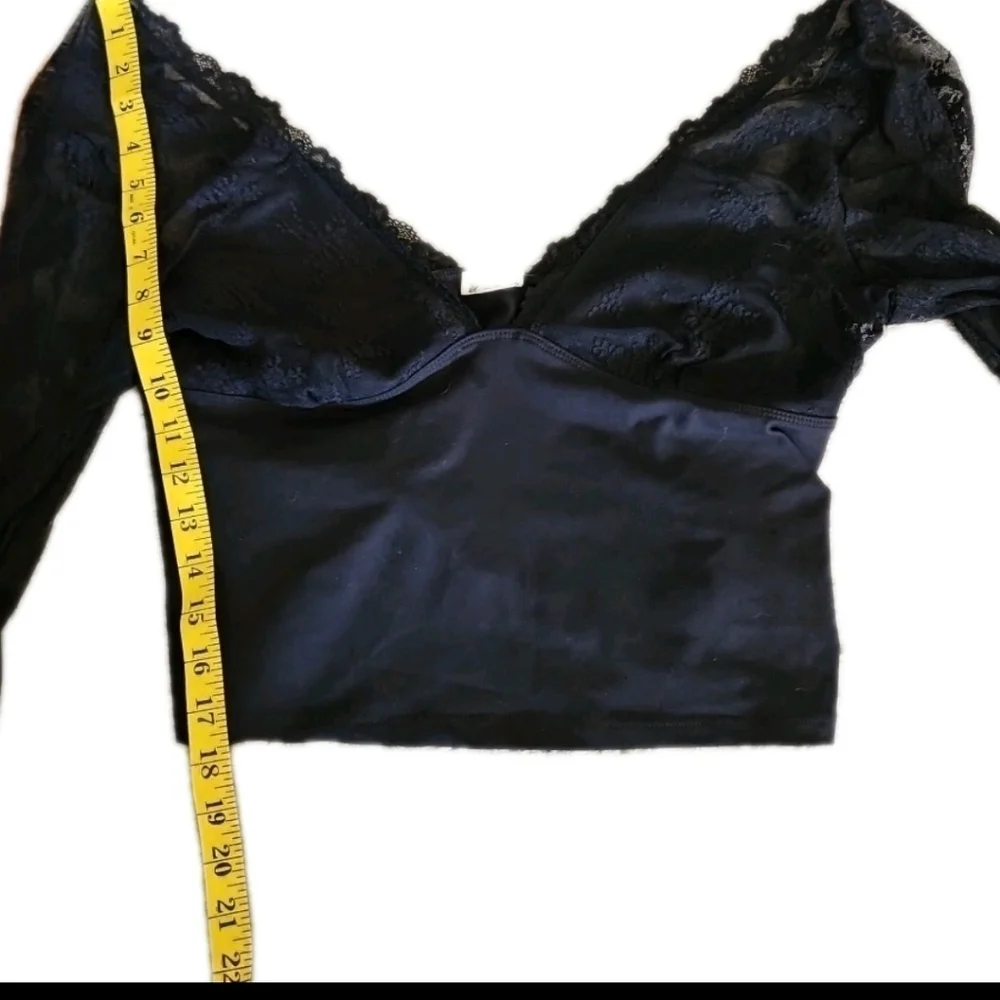 Free People Womens Black Cropped Long Sleeve Laced Of The Shoulder Top L